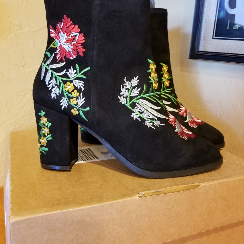 NWT Heavenly soles suede leather boots size 9